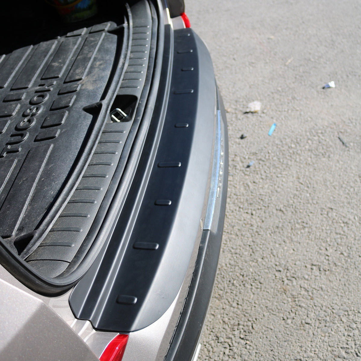 Hyundai Tucson 3 2015-2018 ile Uyumlu Arka Tampon Eşiği Mat