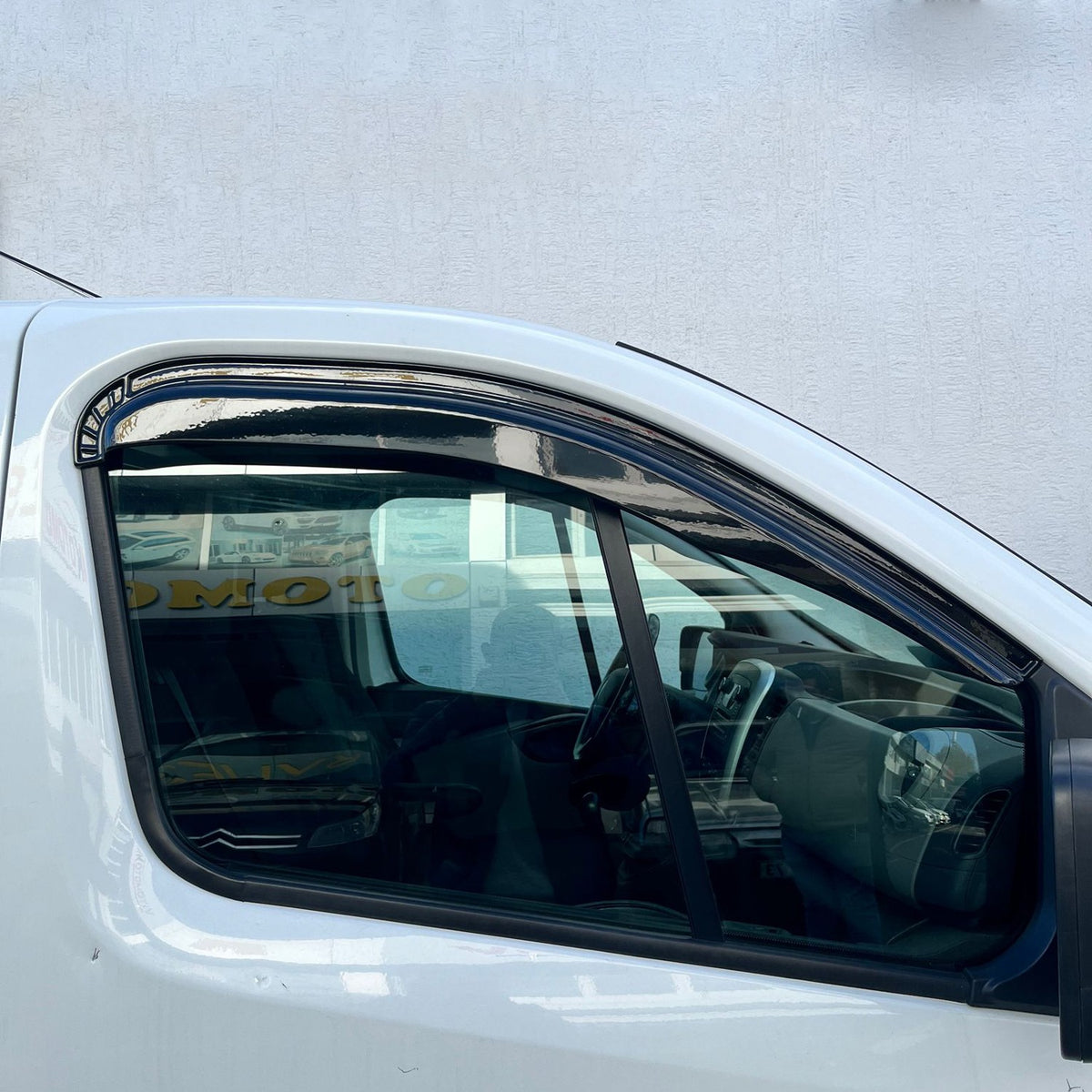 Renault Trafic 3 2014-2019 ile Uyumlu Cam Rüzgarlığı 2 Adet