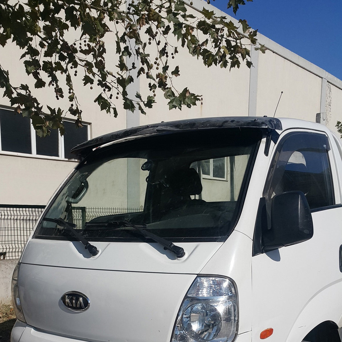 Kia Bongo 2003-2013 ile Uyumlu Ön Cam Güneşliği