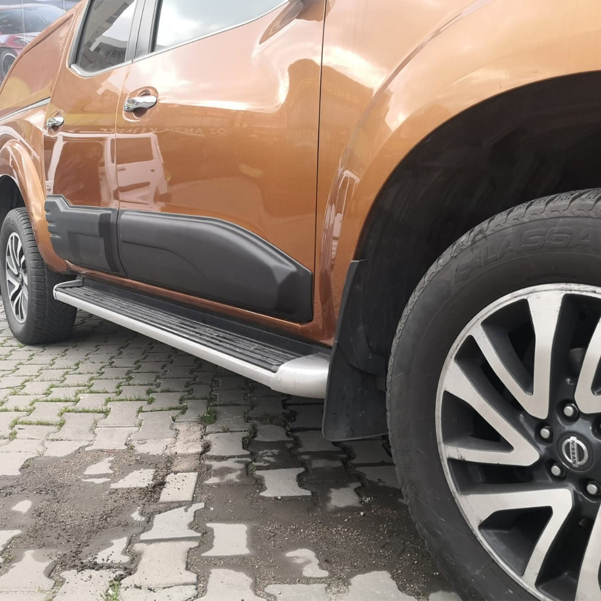 Nissan Navara 3 2016-2021 ile Uyumlu Kapı Dodik 4 Adet