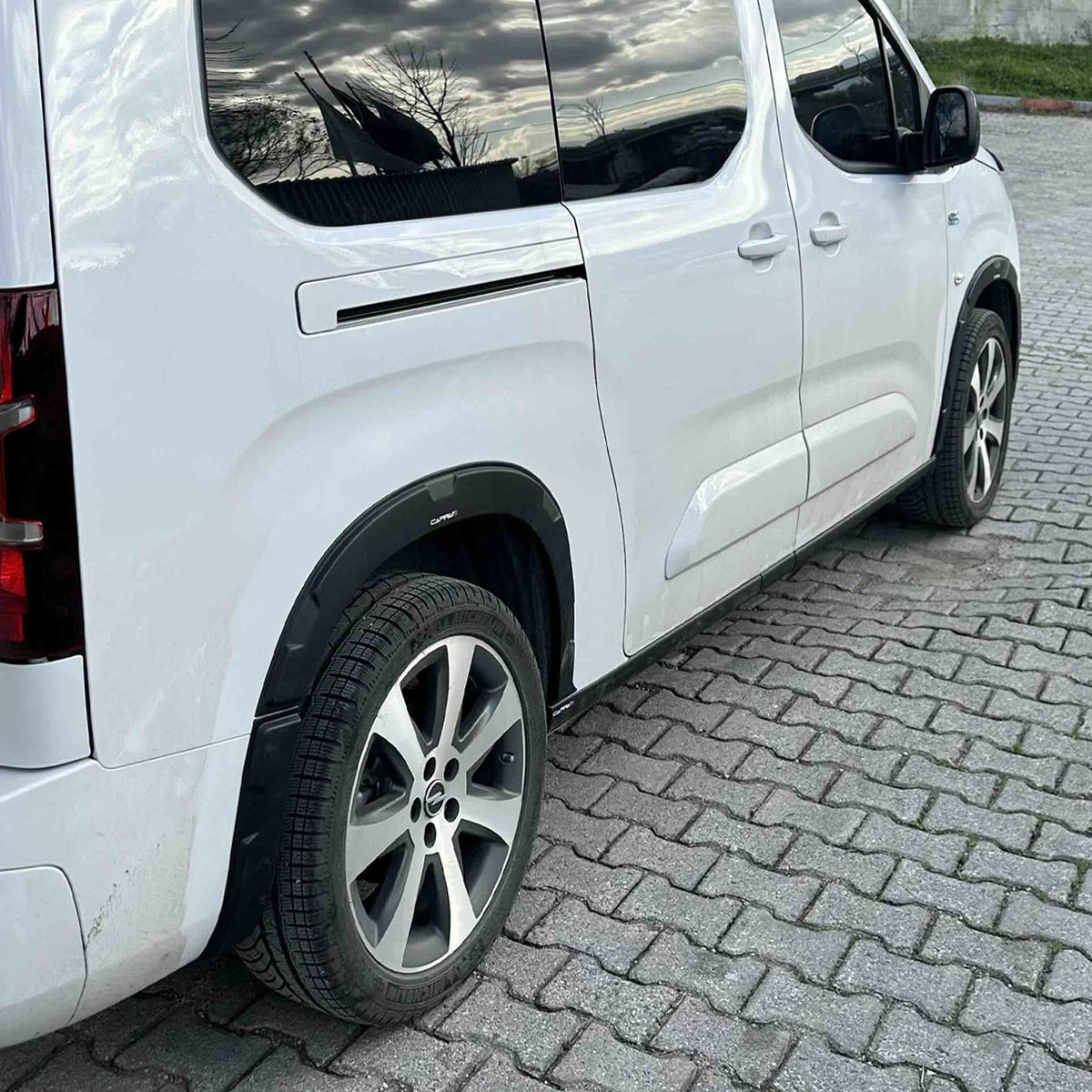Opel Combo E 2018-2026 ile Uyumlu Çamurluk Dodik 8 Adet