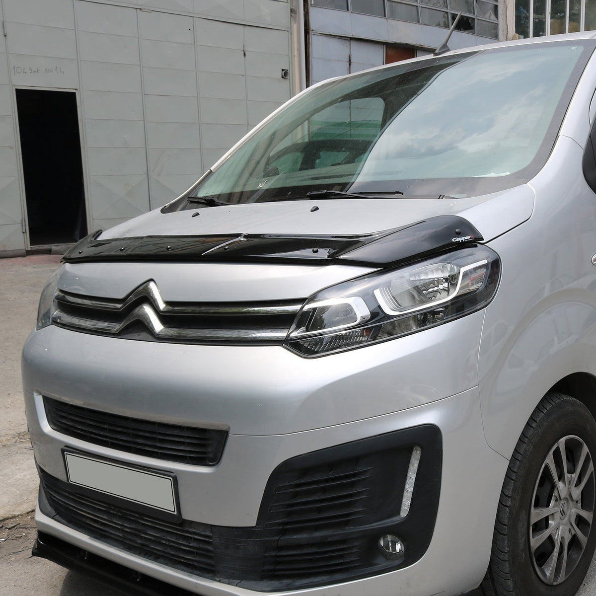 Citroen Jumpy 3 2016-2026 ile Uyumlu Kaput Rüzgarlığı Yapıştırmalı Mat