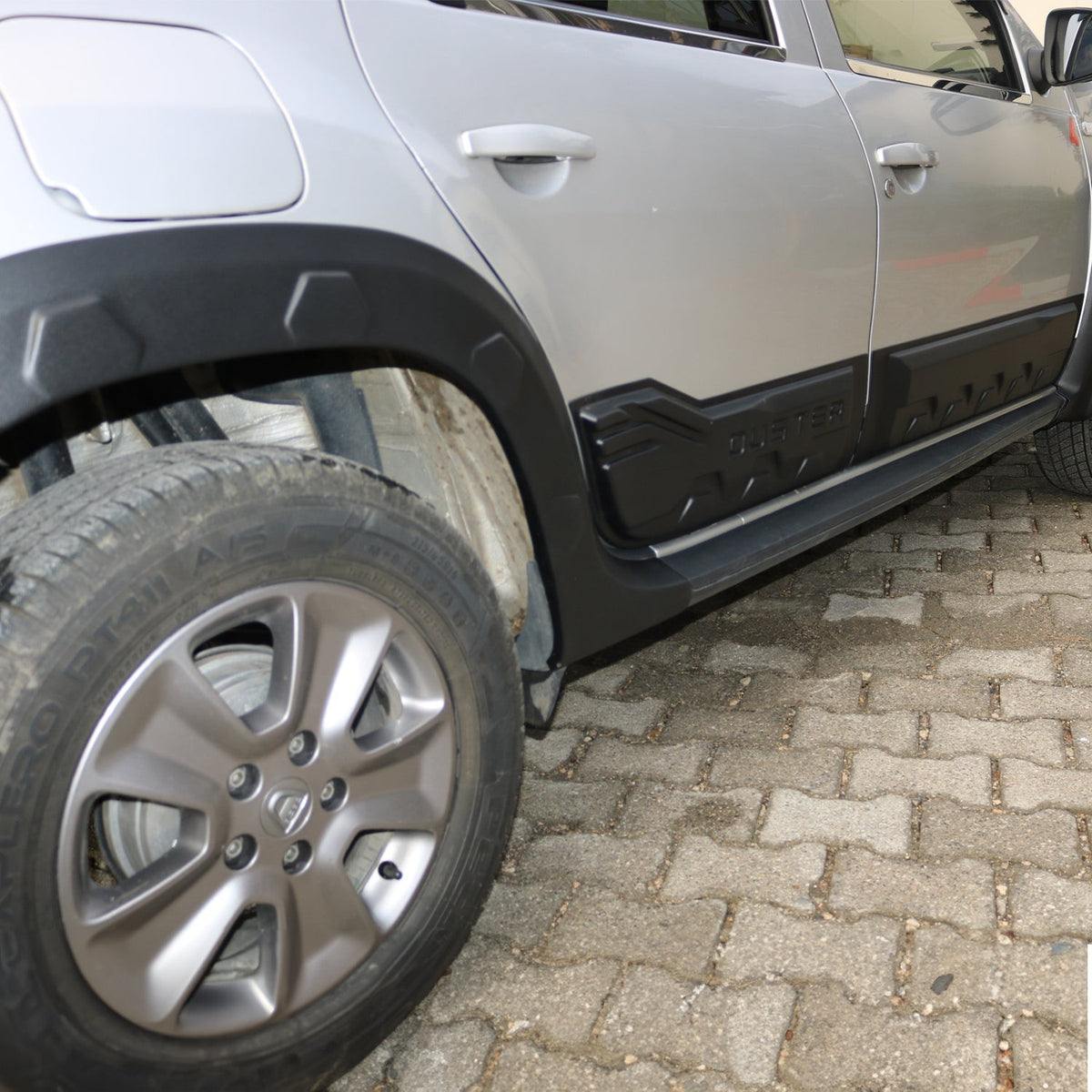 Dacia Duster 2 2018-2023 ile Uyumlu Kapı Dodik Hornet Mat 4 Adet