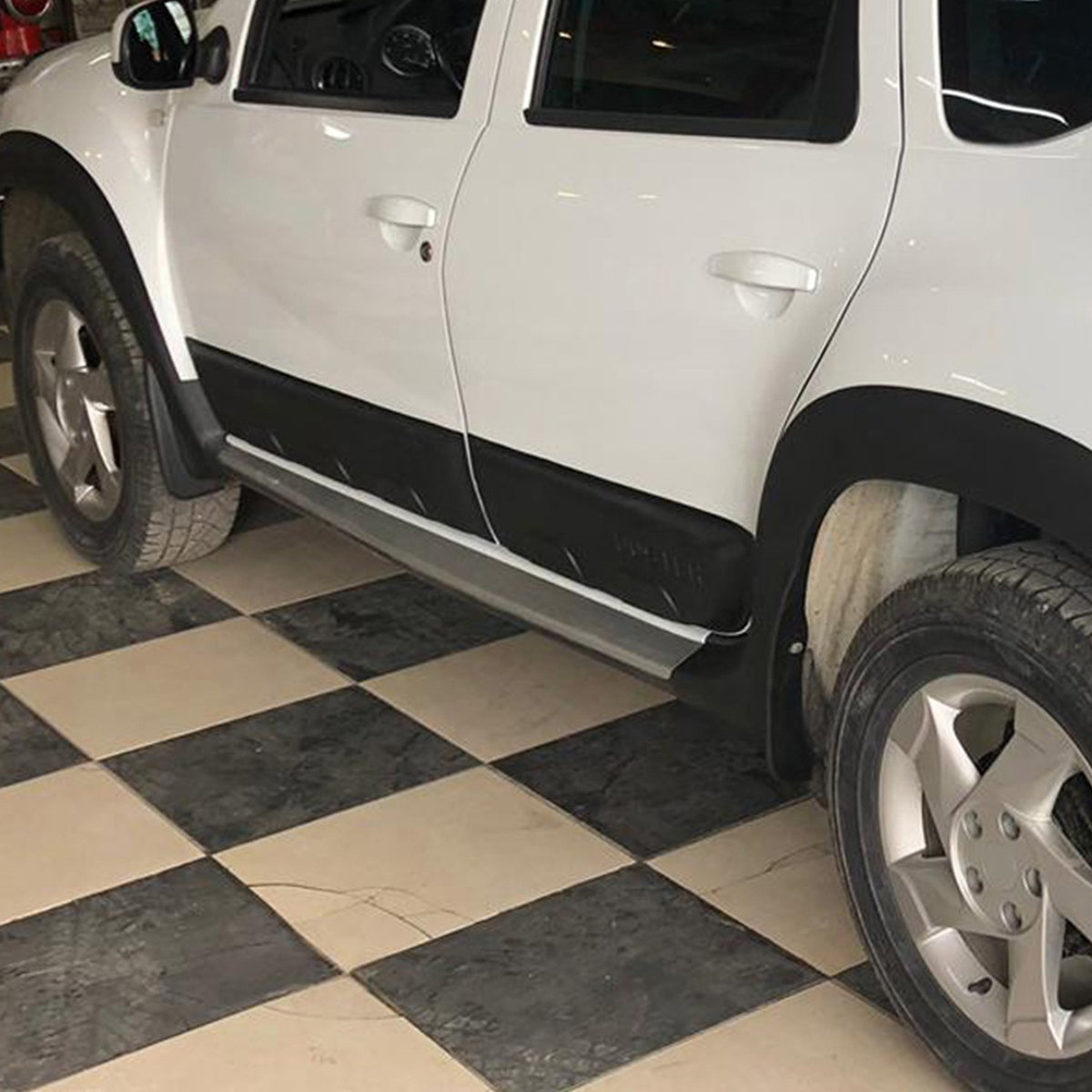 Dacia Duster 1 2010-2017 ile Uyumlu Kapı Dodik 4 Adet