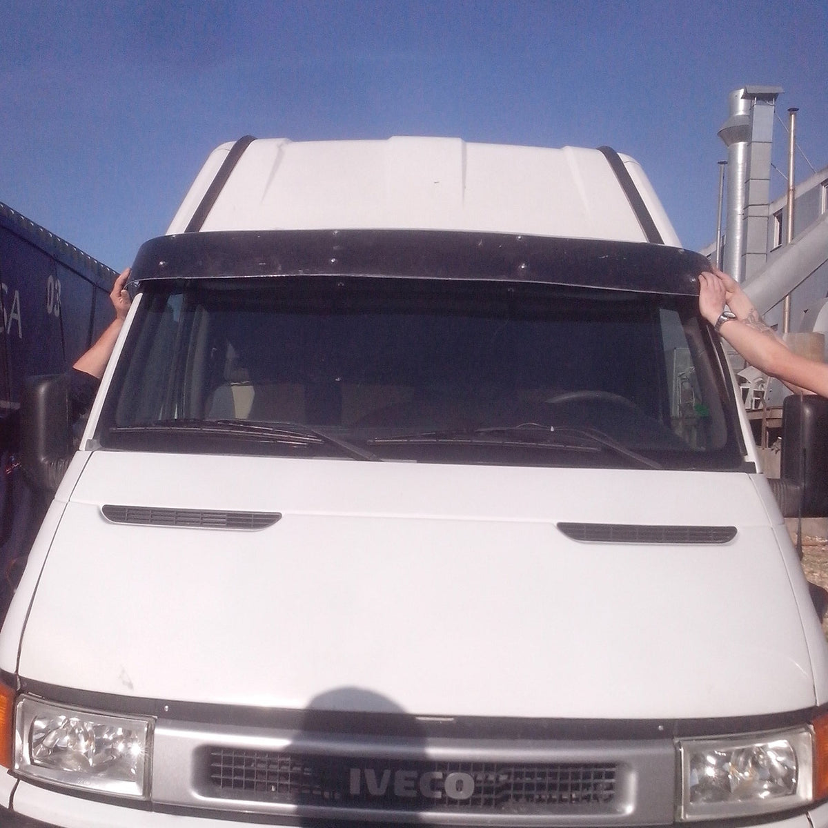 Iveco Daily 2 1999-2006 ile Uyumlu Ön Cam Güneşliği