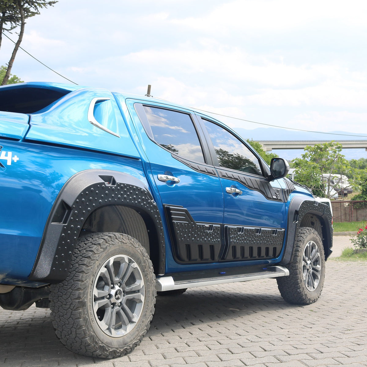 Mitsubishi L200 5 2019-2023 ile Uyumlu Çamurluk Dodik 8 Adet