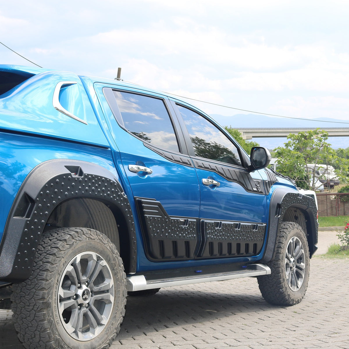 Mitsubishi L200 5 2019-2023 ile Uyumlu Kapı Dodik 6 Adet