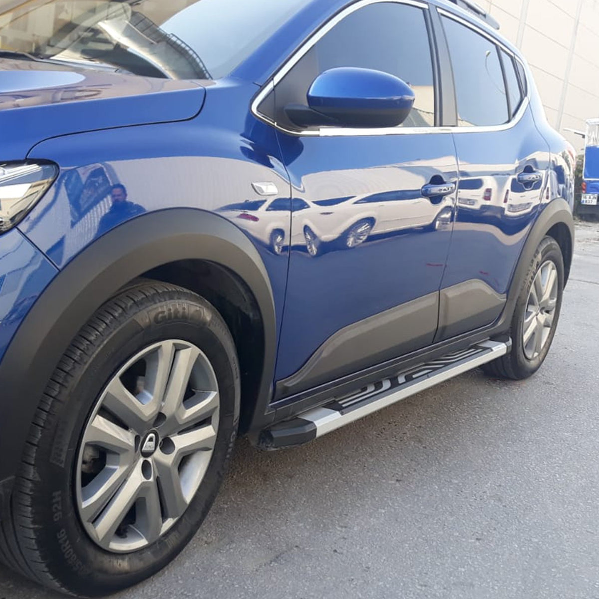 Dacia Sandero 3 2021-2026 ile Uyumlu Kapı Dodik 4 Adet
