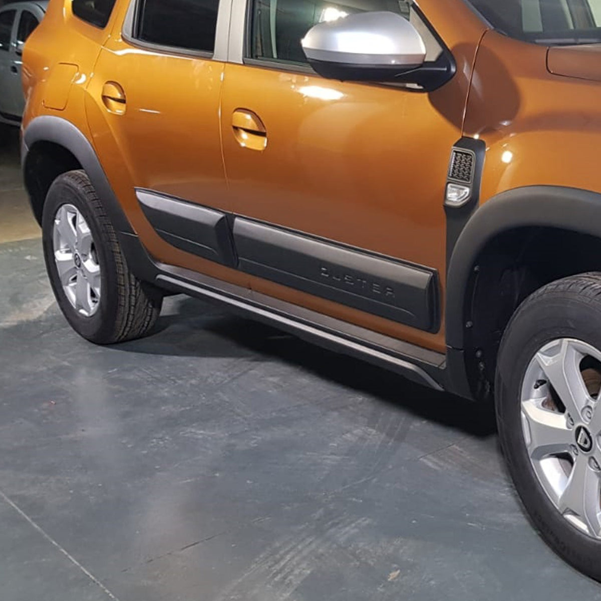 Dacia Duster 2 2018-2023 ile Uyumlu Kapı Dodik 4 Adet