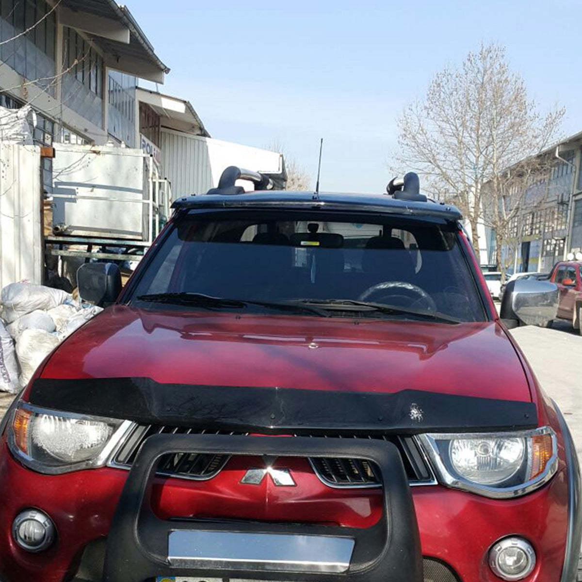 Mitsubishi L200 4 2005-2015 ile Uyumlu Ön Cam Güneşliği
