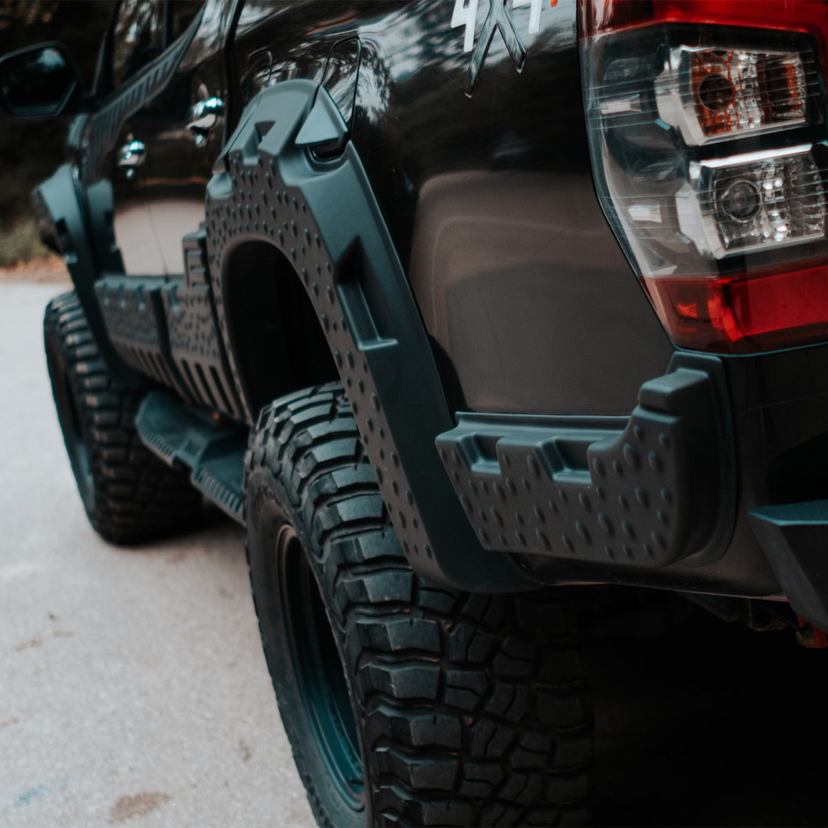 Mitsubishi L200 5 2019-2023 ile Uyumlu Kapı Dodik 6 Adet