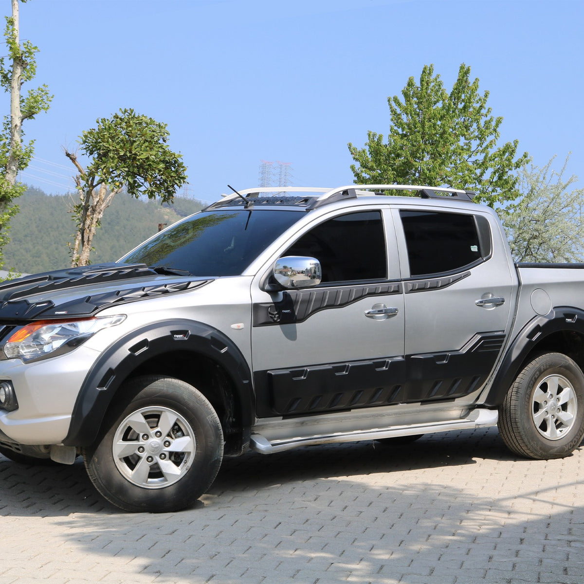 Mitsubishi L200 5 2015-2019 ile Uyumlu Kapı Dodik 4 Adet