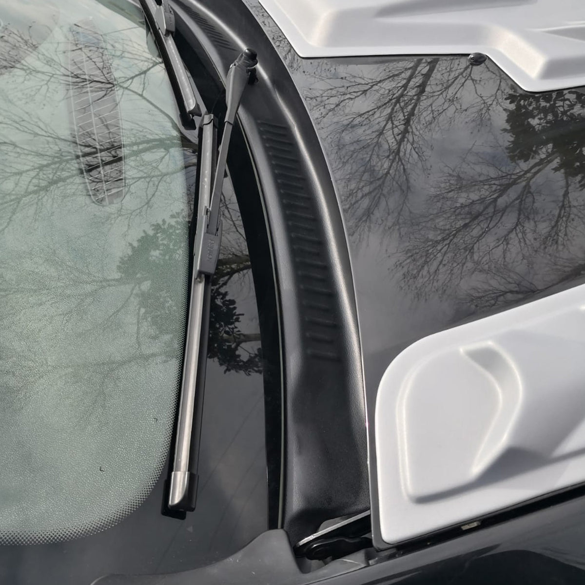 Dacia Duster 1 2010-2017 ile Uyumlu Silecek Yeri