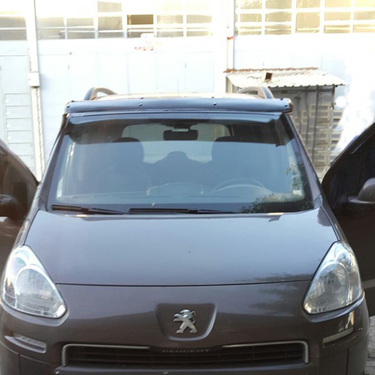 Peugeot Partner 2 2008-2012 ile Uyumlu Ön Cam Güneşliği