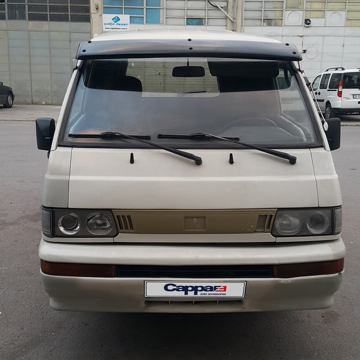 Mitsubishi L300 1986-1999 ile Uyumlu Ön Cam Güneşliği