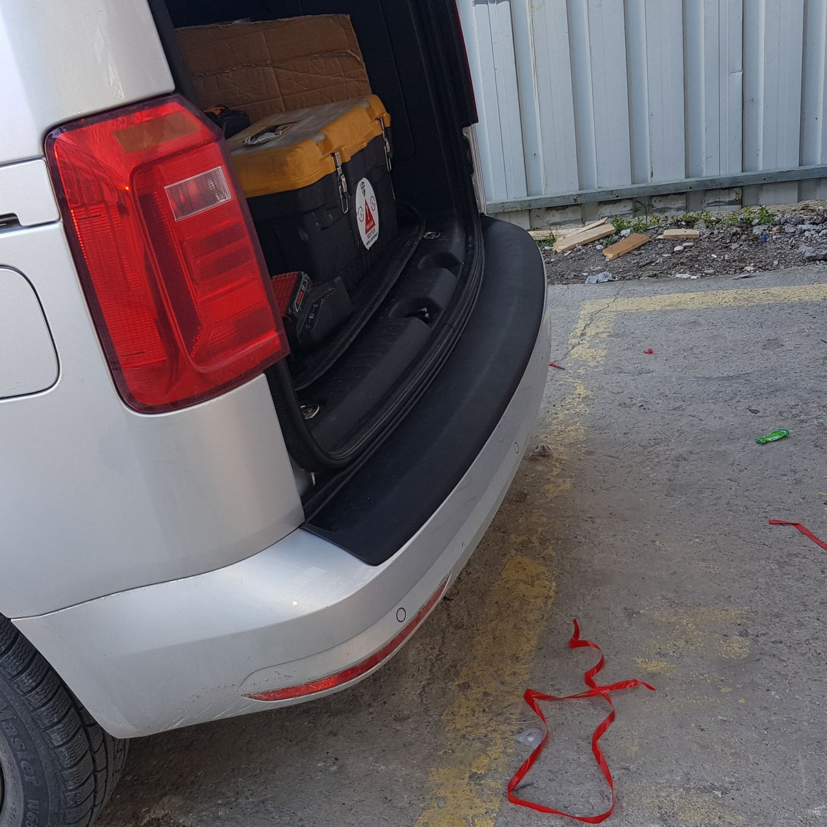Volkswagen Caddy 3 2010-2015 ile Uyumlu Arka Tampon Eşiği Mat