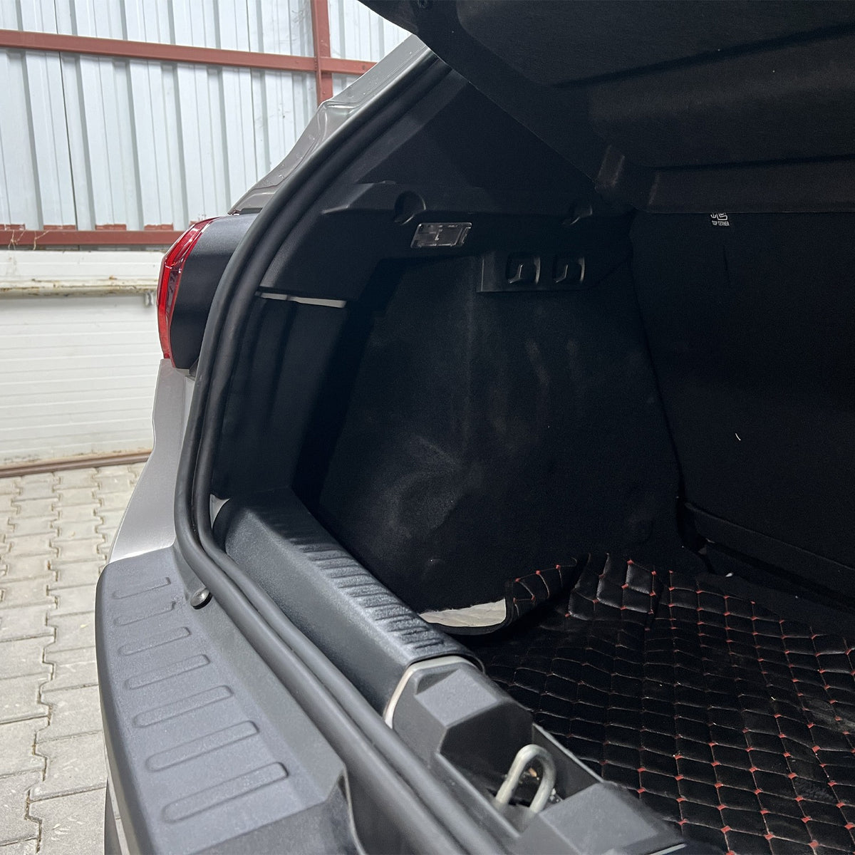 Dacia Sandero 3 2021-2026 ile Uyumlu Bagaj Koruma Eşiği 4 Adet