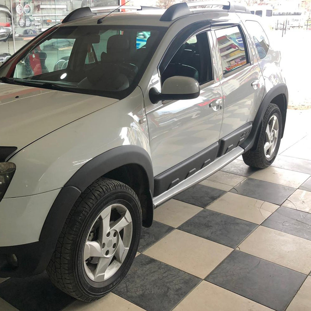 Dacia Duster 1 2010-2017 ile Uyumlu Kapı ve Çamurluk Dodik Seti 12 Adet