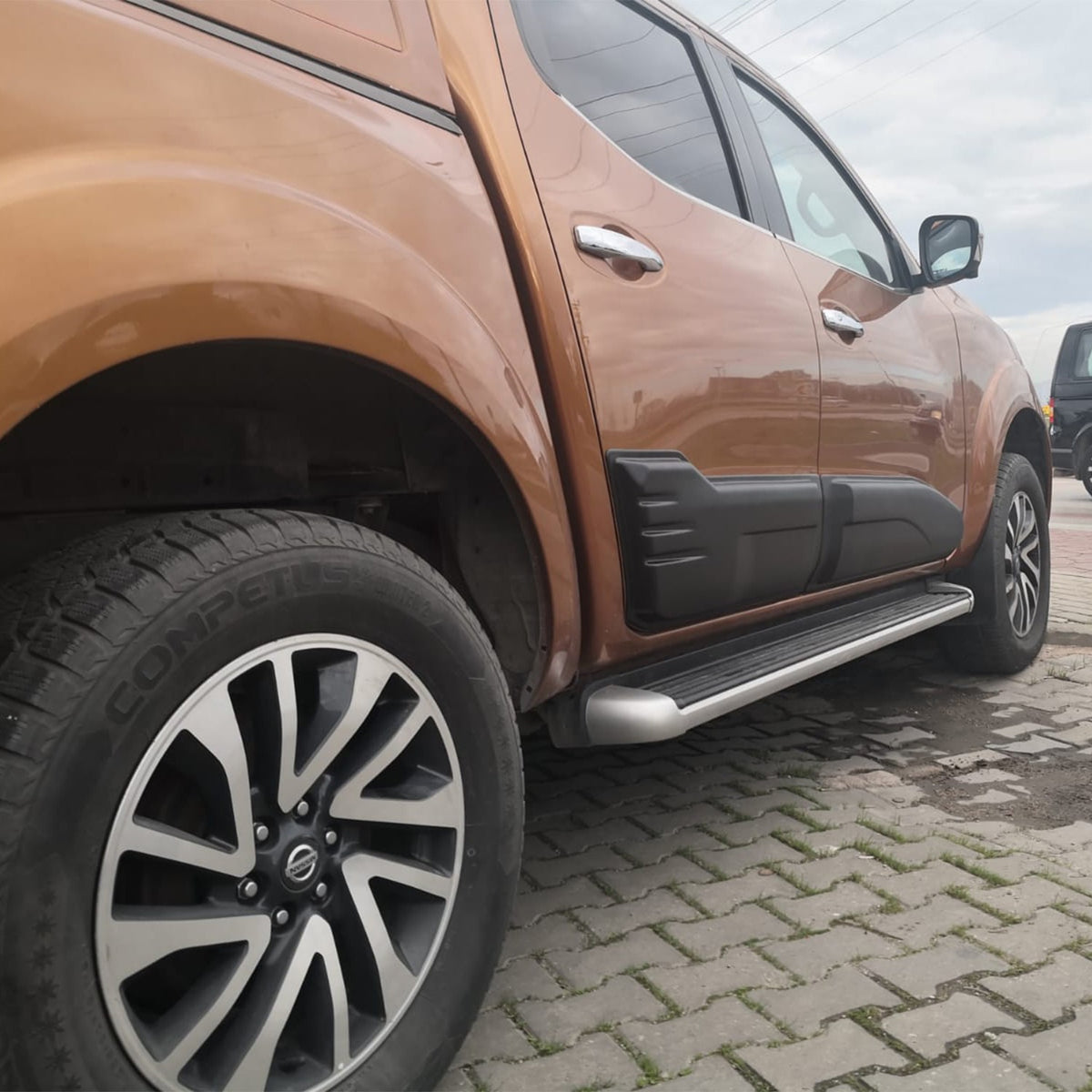 Nissan Navara 3 2016-2021 ile Uyumlu Kapı Dodik 4 Adet