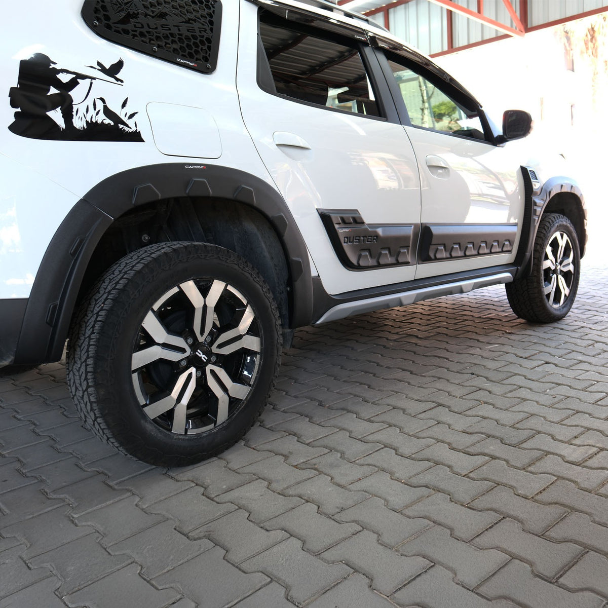 Dacia Duster 2 2018-2023 ile Uyumlu Kapı ve Çamurluk Dodik Seti Hornet 12 Adet