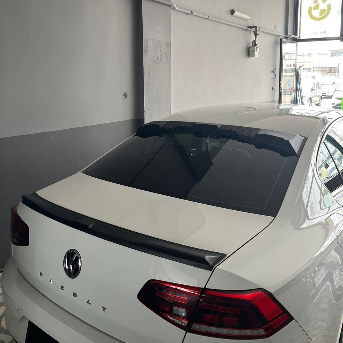 Volkswagen Passat B8 2015-2023 ile Uyumlu Arka Cam Spoyler
