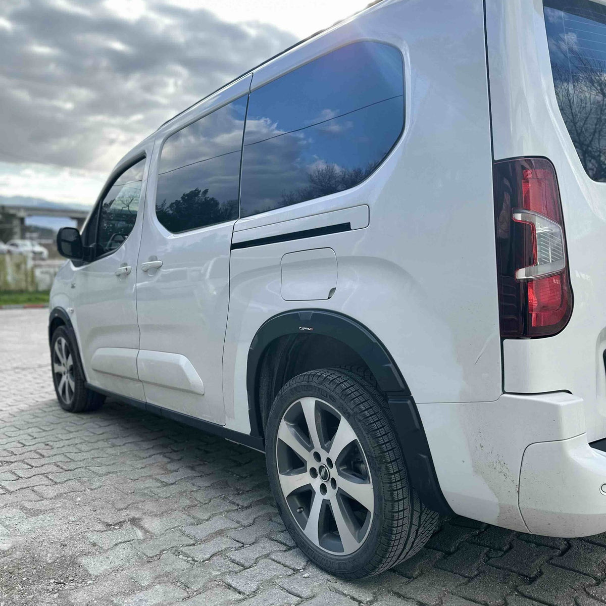 Opel Combo E 2018-2026 ile Uyumlu Çamurluk Dodik 8 Adet