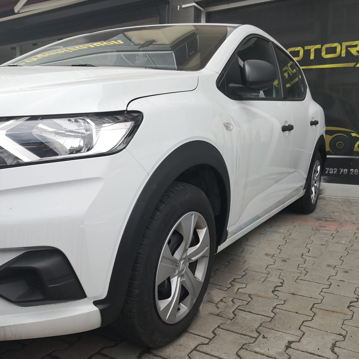 Dacia Sandero 3 2021-2026 ile Uyumlu Çamurluk Dodik 4 Adet