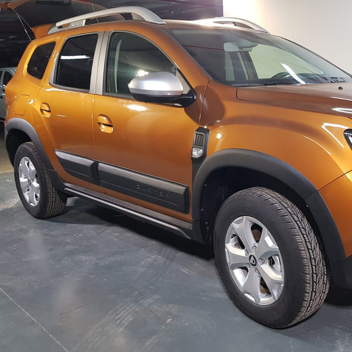 Dacia Duster 2 2018-2023 ile Uyumlu Kapı ve Çamurluk Dodik Seti 12 Adet