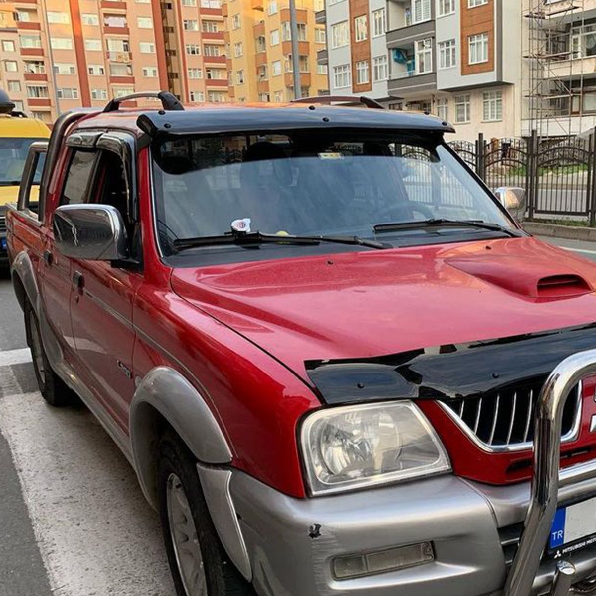 Mitsubishi L200 3 1996-2006 ile Uyumlu Ön Cam Güneşliği