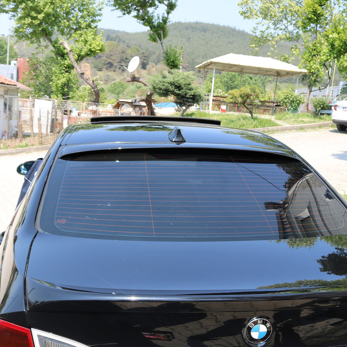 BMW 3 Seri (E90) 2005-2011 ile Uyumlu Arka Cam Spoyler