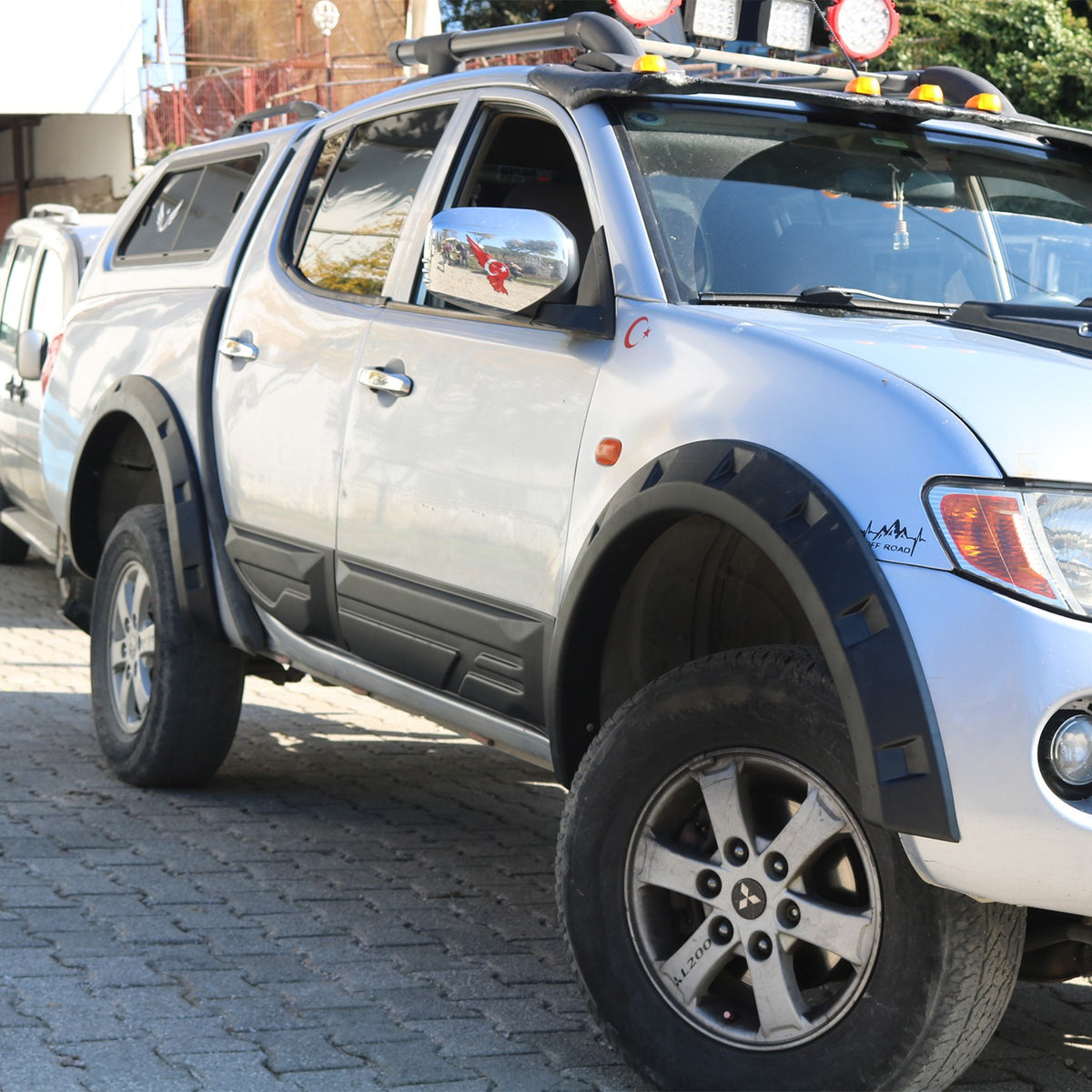 Mitsubishi L200 4 2005-2015 ile Uyumlu Çamurluk Dodik 4 Adet