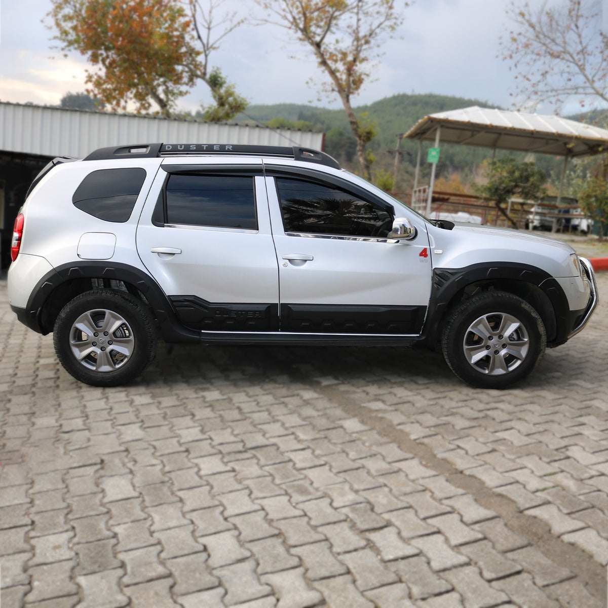 Dacia Duster 1 2010-2017 ile Uyumlu Kapı ve Çamurluk Dodik Seti Hornet 12 Adet