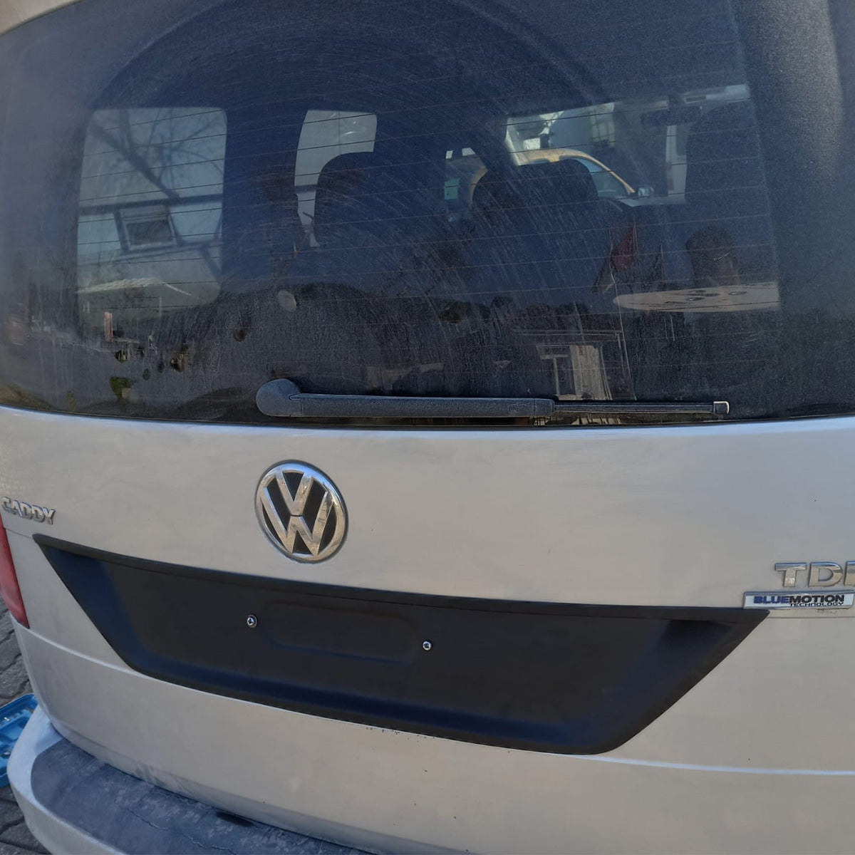 Volkswagen Caddy 4 2015-2020 ile Uyumlu Arka Plaka Yeri Kaplama