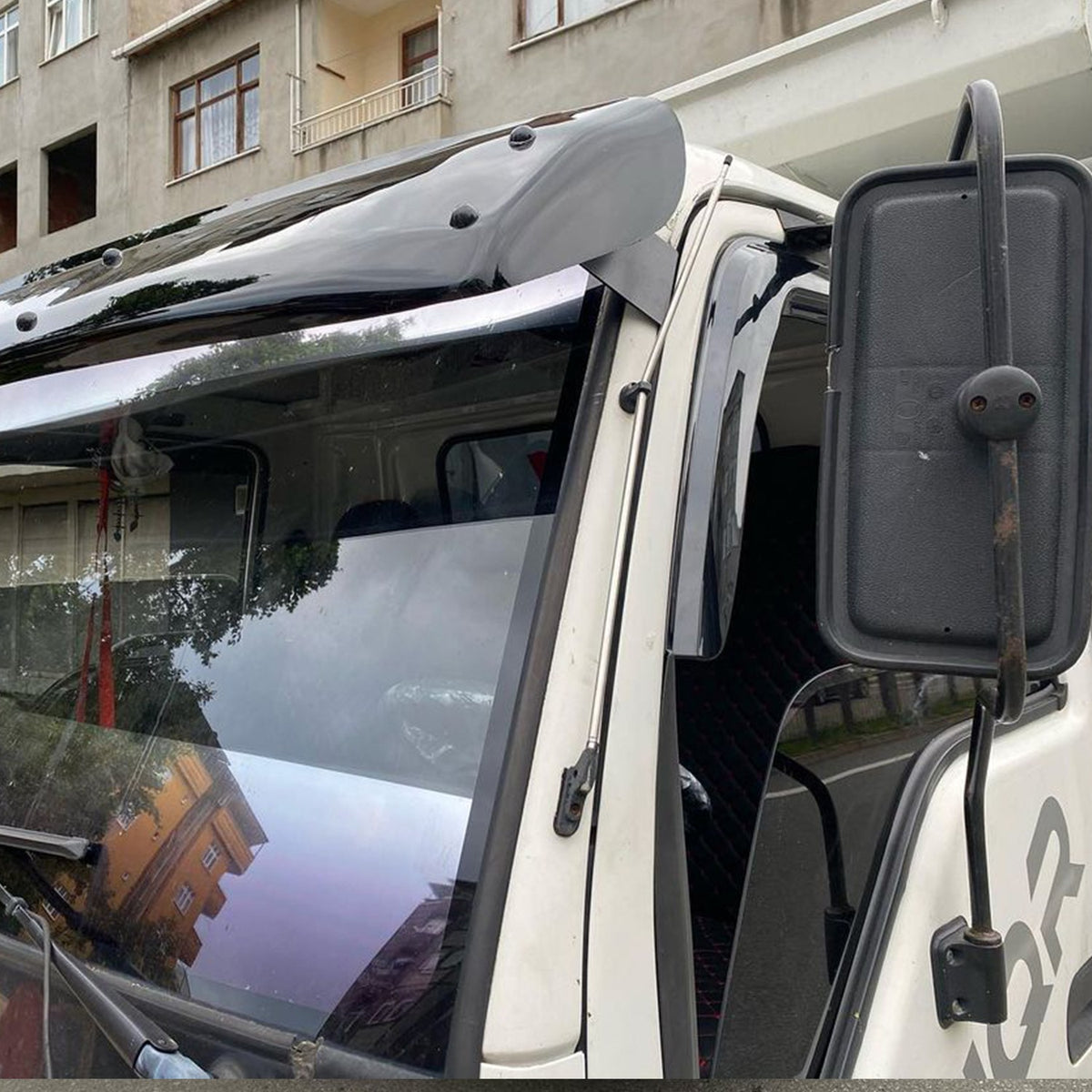 Isuzu NQR Wide 2002-2005 ön cam güneşliği – 5