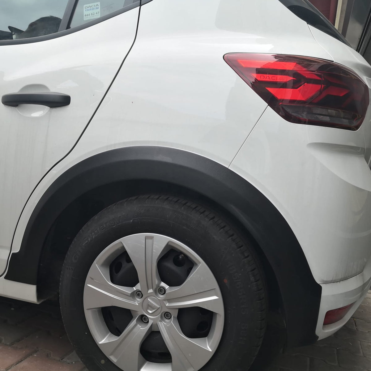 Dacia Sandero 3 2021-2026 ile Uyumlu Çamurluk Dodik 4 Adet