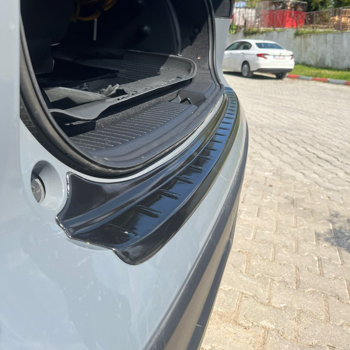 Nissan Qashqai 3 2021-2026 ile Uyumlu Arka Tampon Eşiği