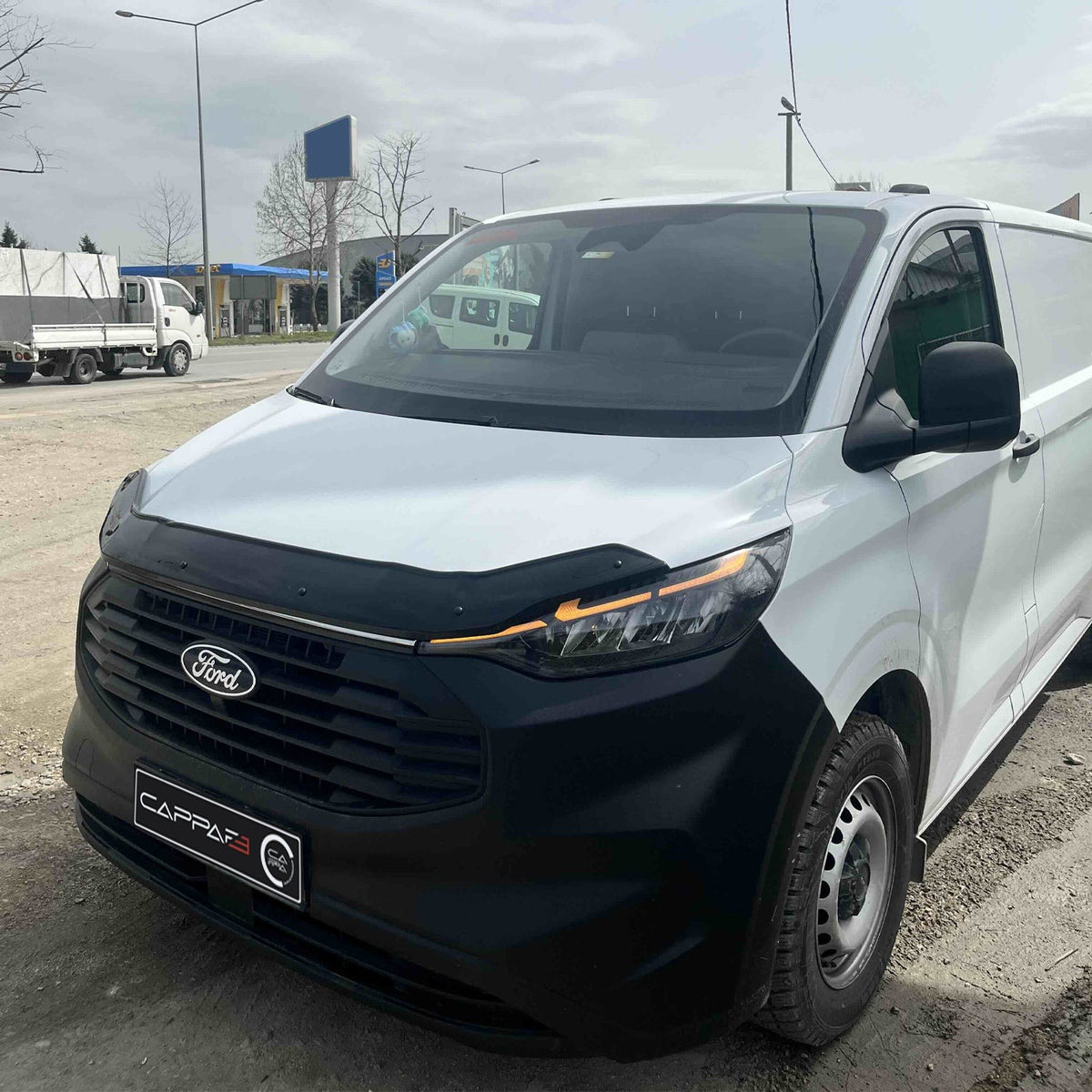 Ford Transit / Tourneo Custom 2 2023-2026 ile Uyumlu Kaput Rüzgarlığı Yapıştırmalı