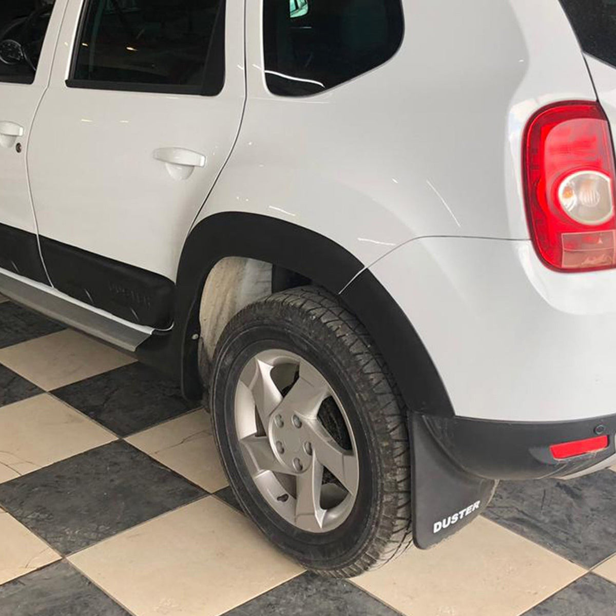 Dacia Duster 2 2018-2023 ile Uyumlu Kapı ve Çamurluk Dodik Seti Sensörlü Mat 12 Adet