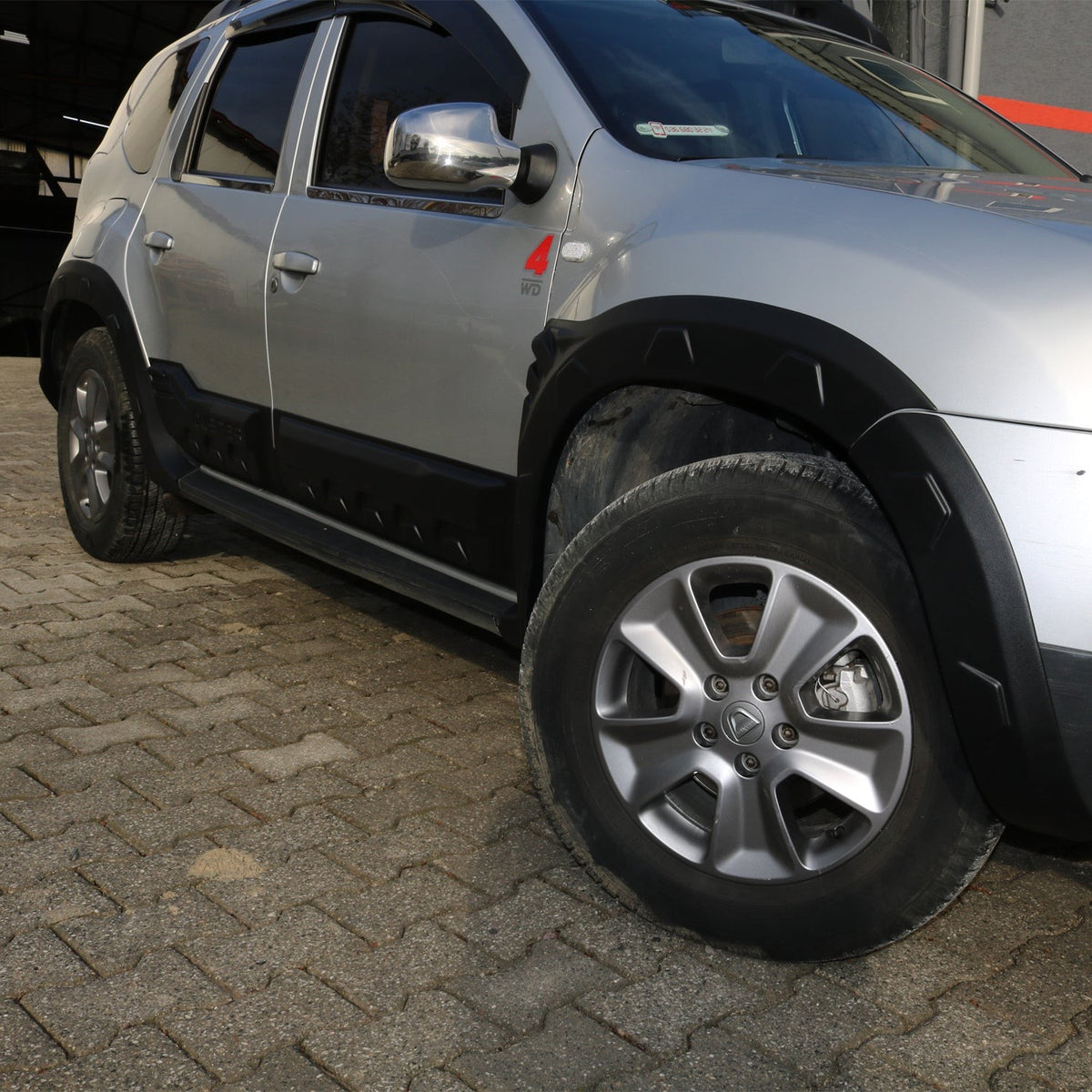 Dacia Duster 1 2010-2017 ile Uyumlu Kapı Dodik Hornet Mat 4 Adet