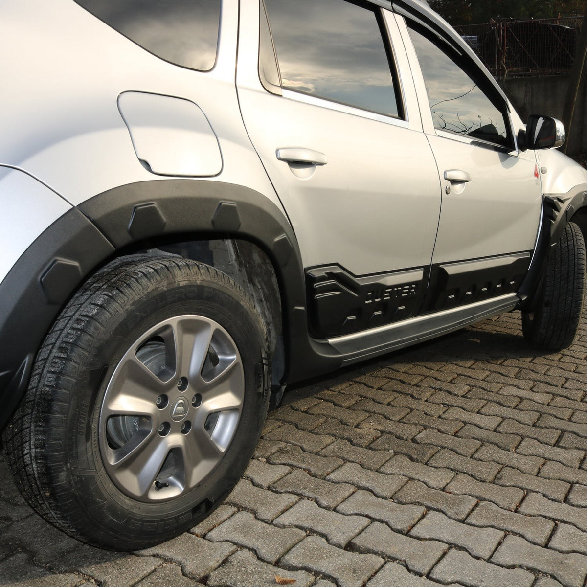 Dacia Duster 1 2010-2017 ile Uyumlu Kapı Dodik Hornet Mat 4 Adet