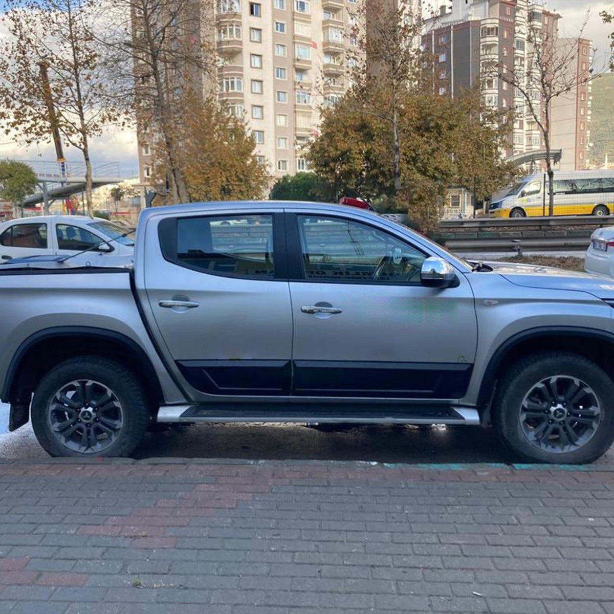 Mitsubishi L200 4 2005-2015 ile Uyumlu Kapı Dodik Mat 4 Adet