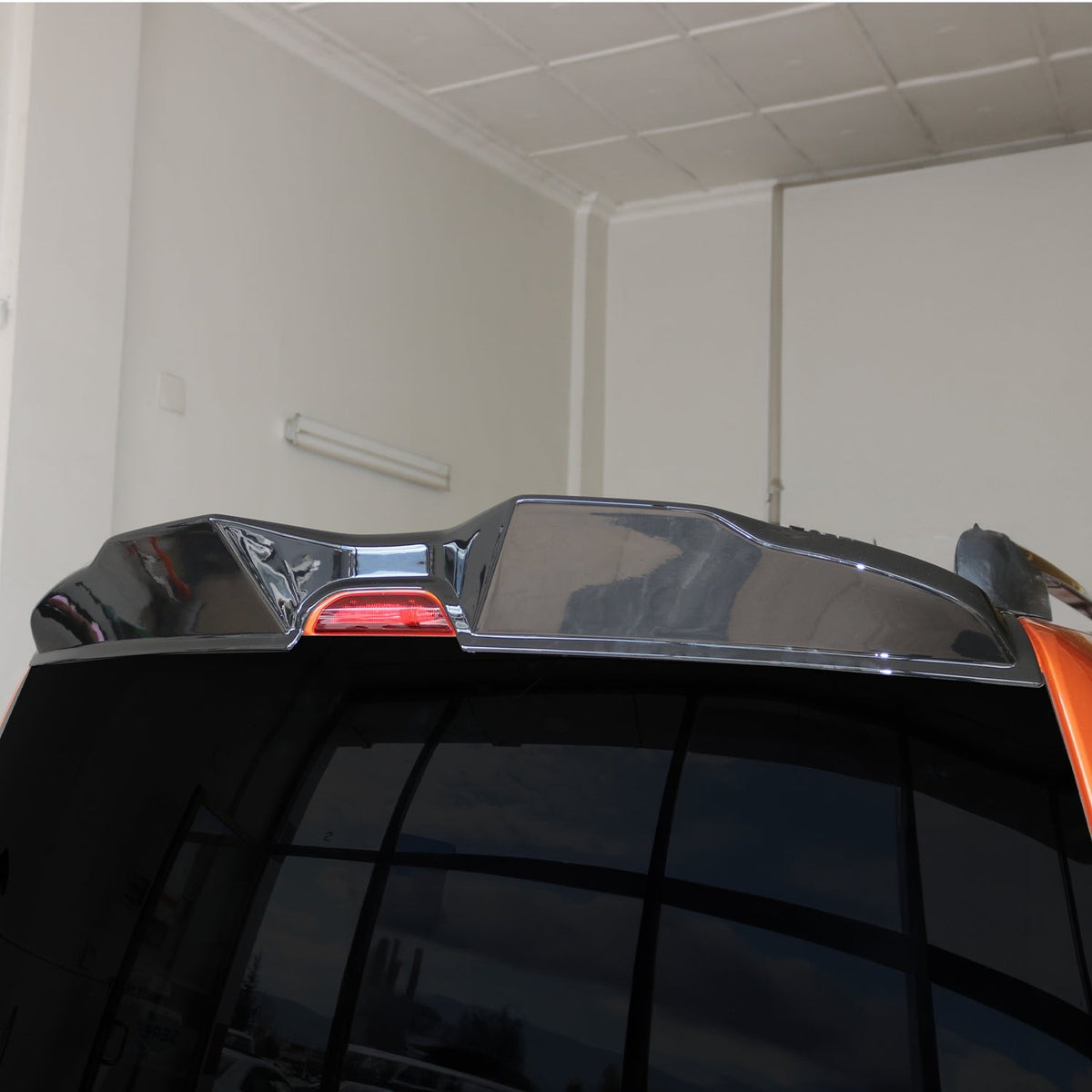 Ford F-Max 2018-2025 Shark mat arka cam spoyler 2 parçalı set – 6