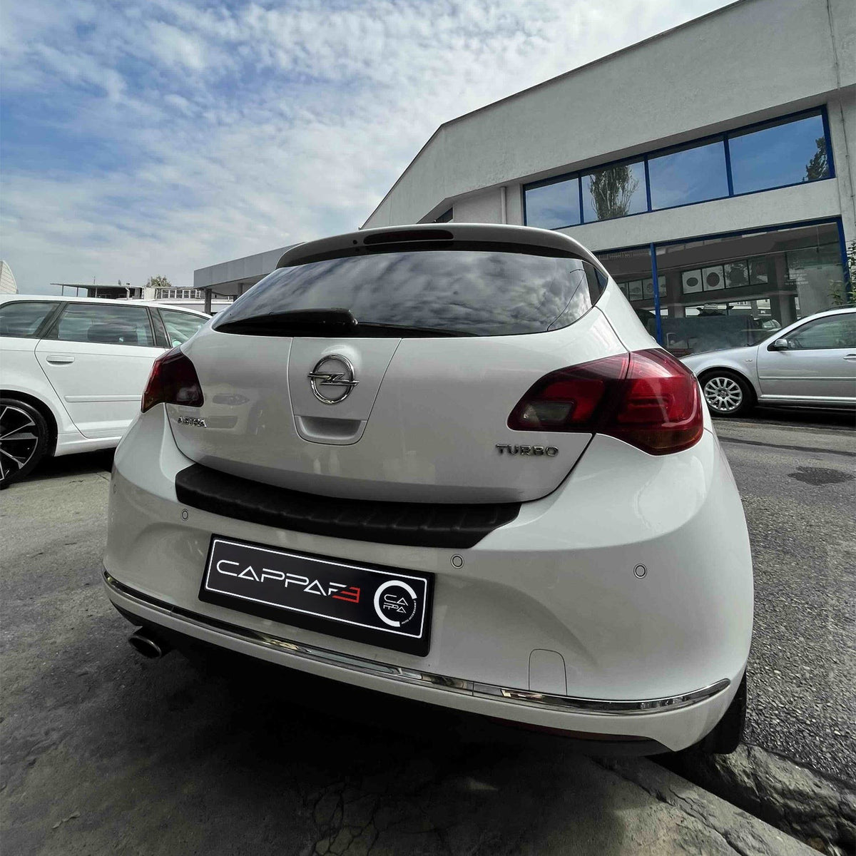 Opel Astra J 2010-2012 ile Uyumlu Arka Tampon Eşiği