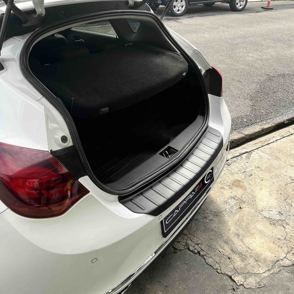 Opel Astra J 2010-2012 ile Uyumlu Arka Tampon Eşiği Mat