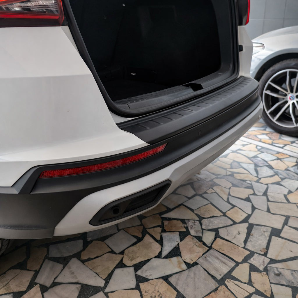 Seat Ateca 2016-2026 ile Uyumlu Arka Tampon Eşiği