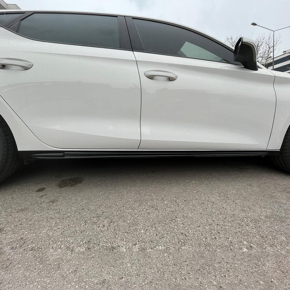 Seat Leon 3 2013-2020 ile Uyumlu Marşpiyel Kaplama 2 Adet