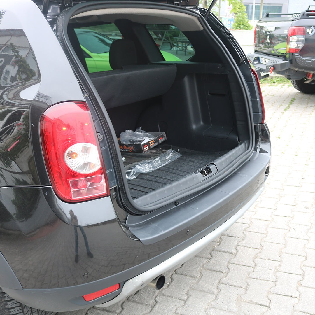 Dacia Duster 2010 orta bagaj içi koruma eşiği siyah mat ASA – 7