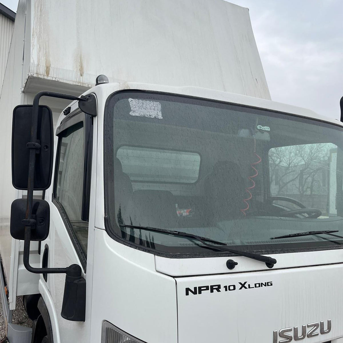 Isuzu NPR Long 2010-2026 kromlu cam rüzgarlığı 2 parçalı set – 5
