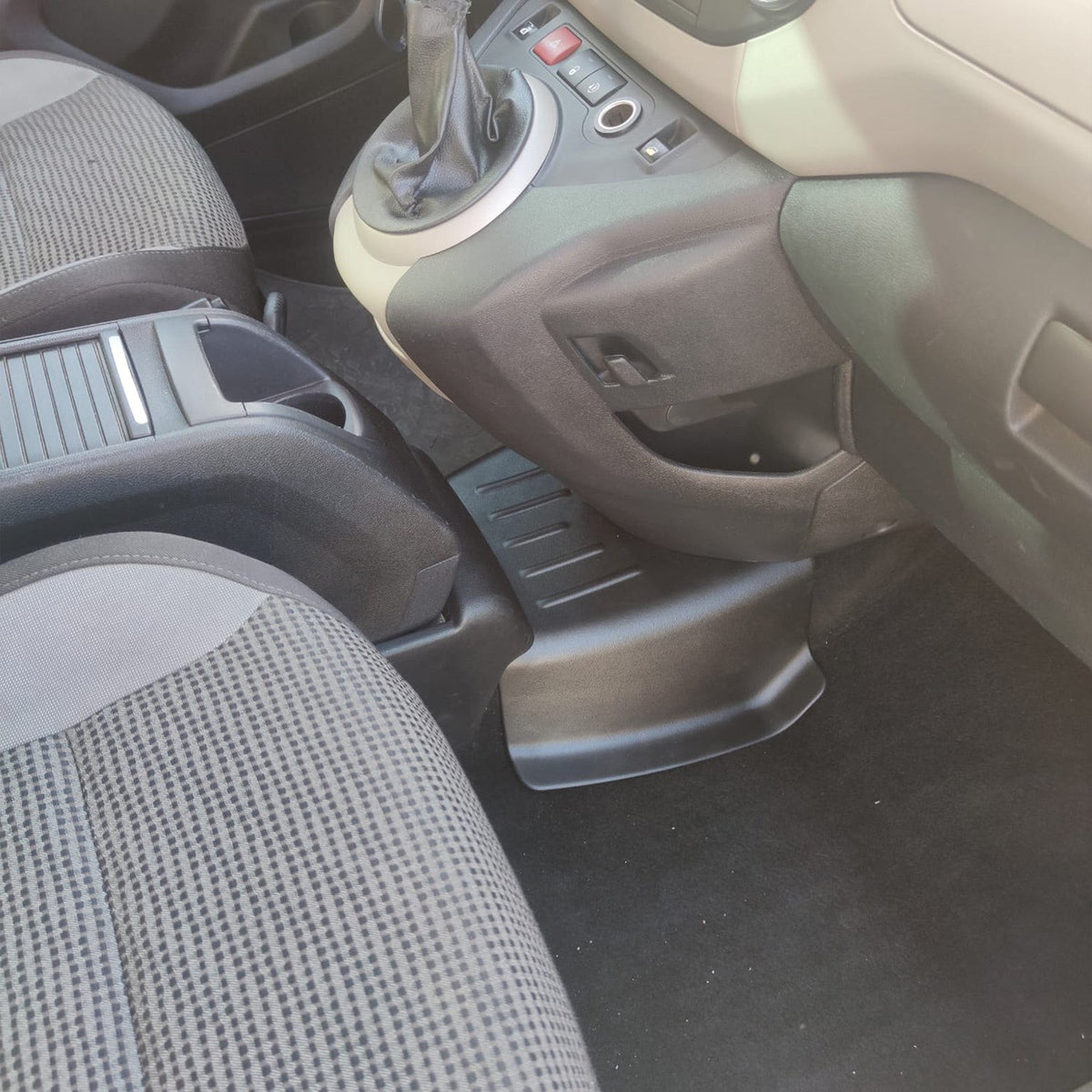 Peugeot Partner 2 2008-2018 ile Uyumlu Iç Trim 7 Adet