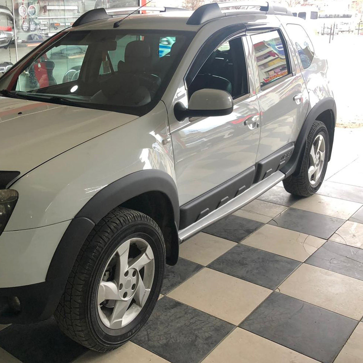 Dacia Duster 2 2018-2023 ile Uyumlu Davlumbaz Kaplama 2 Adet
